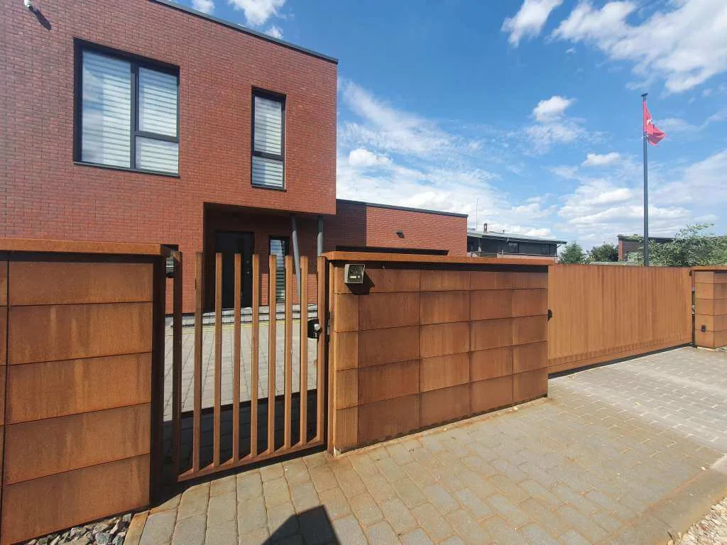 Corten spalvos savisriegiai